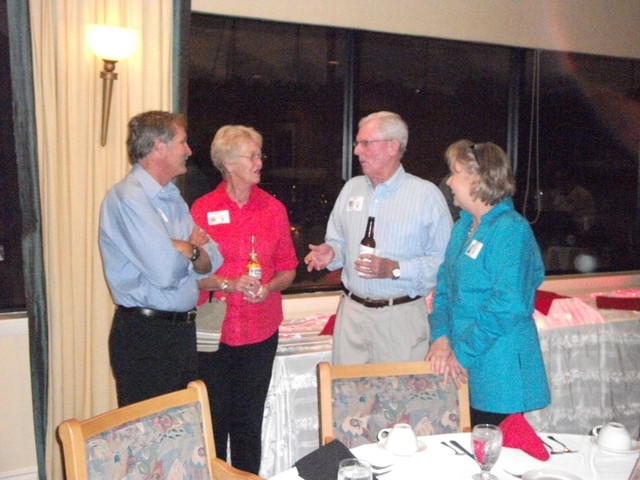 Caleb Grimes, Judy and Van McDonald with Luann Knopp Phillips catching up before dinner